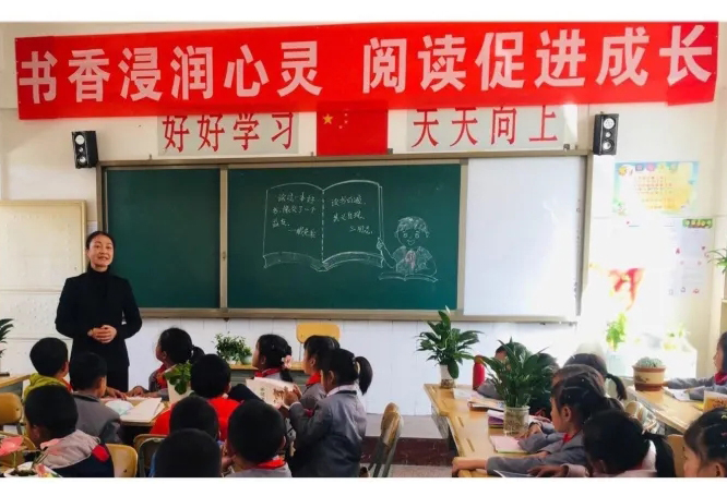 书香浸润心灵 阅读促进成长 ——洱源县宁湖一小课题组开展阅读活动